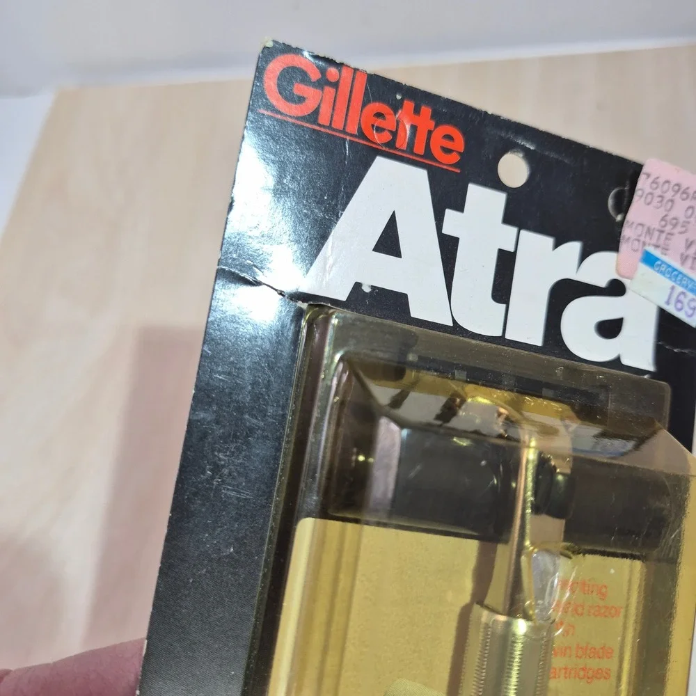 Gillette Atra Pivoting Head Razor‎ with Twin Blade Cartridges New on Card